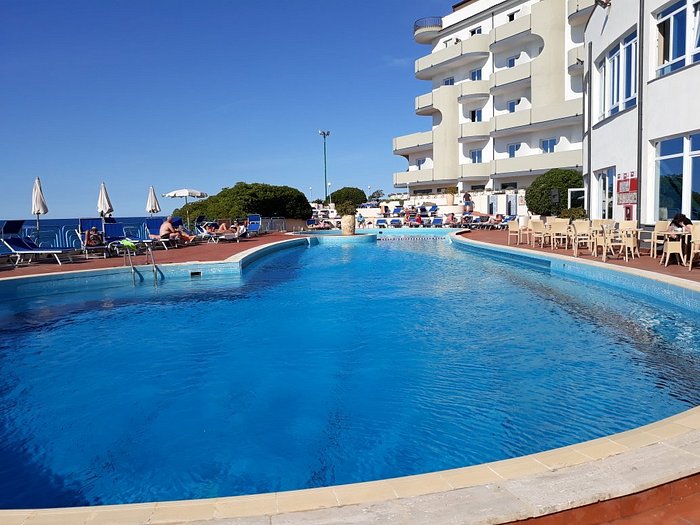 carlton-hotel-riviera-piscina1
