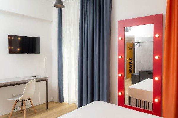 WAVE-HOTEL-DBL-ROOM