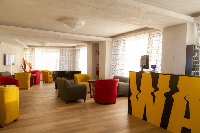 WAVE-HOTEL-HALL