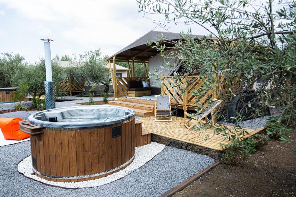 JACUZZI