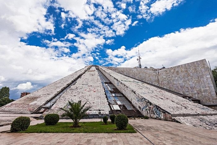PIRAMIDE DI TIRANA